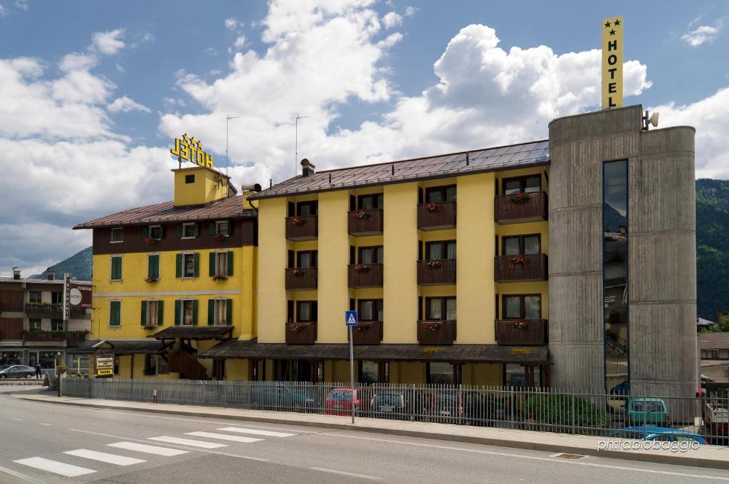 Hotel Ferrovia Calalzo di Cadore Buitenkant foto