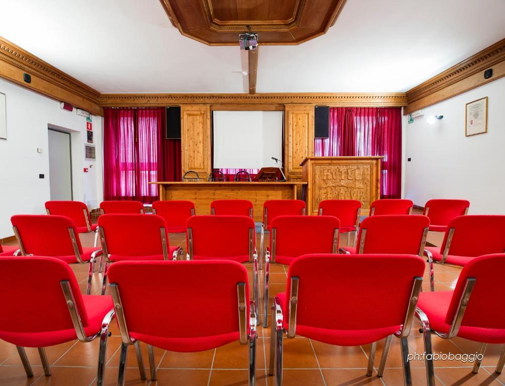 Hotel Ferrovia Calalzo di Cadore Buitenkant foto