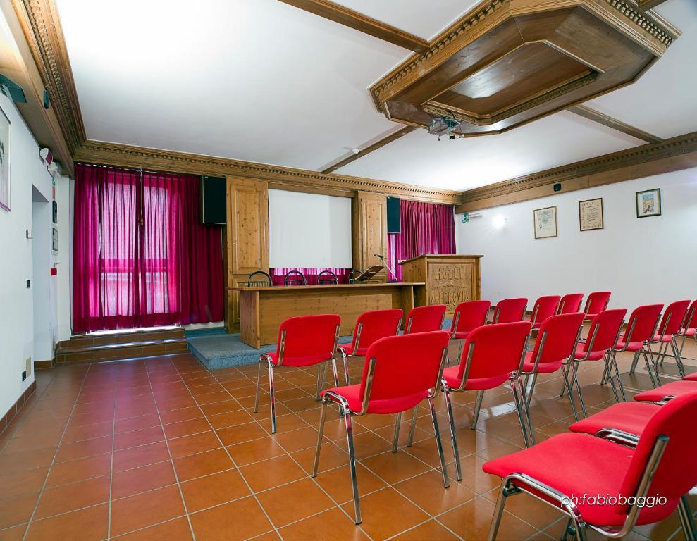 Hotel Ferrovia Calalzo di Cadore Buitenkant foto